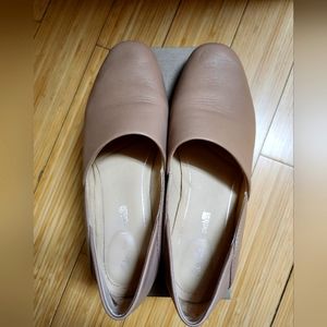 Clarks pure tone nude leather flats size 7